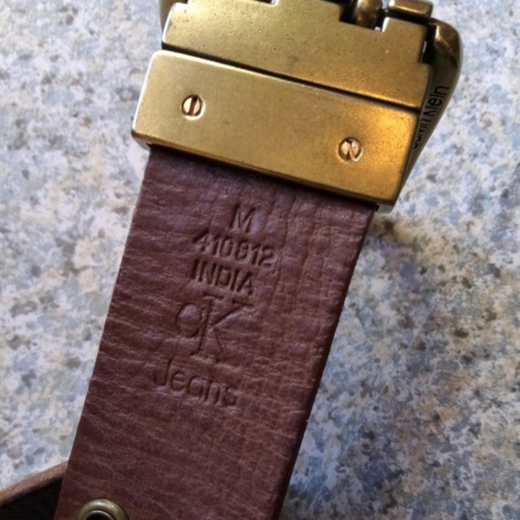 {Calvin Klein Jeans} Leather Gold Grommet Belt M - Picture 2 of 5